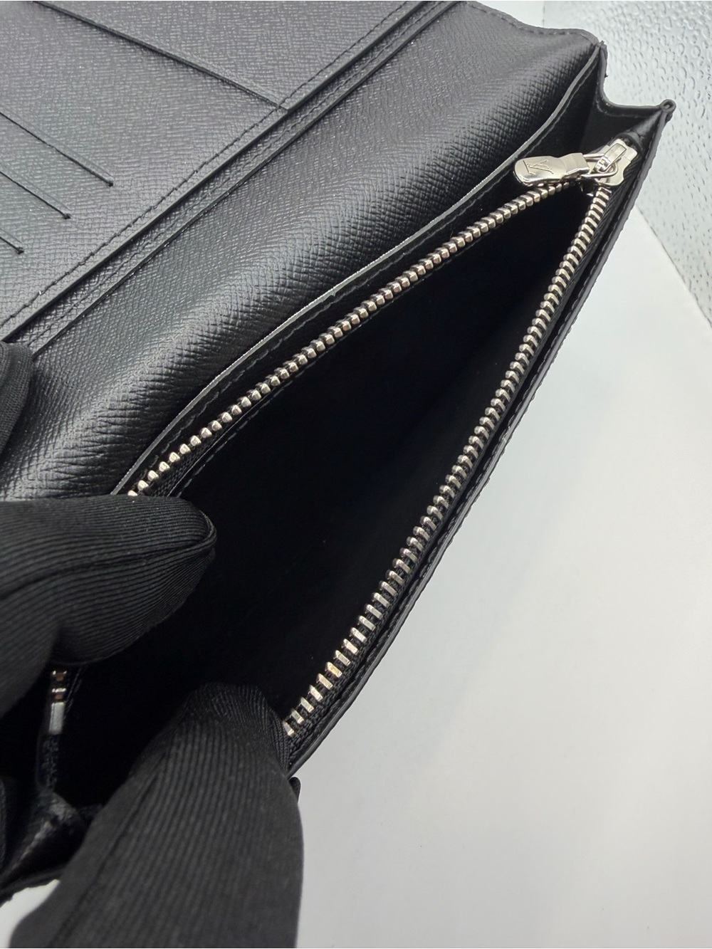 Louis Vuitton Day Break (Damier Stripe) Portefeuille Brazza Long Wallet - Picture 15 of 16